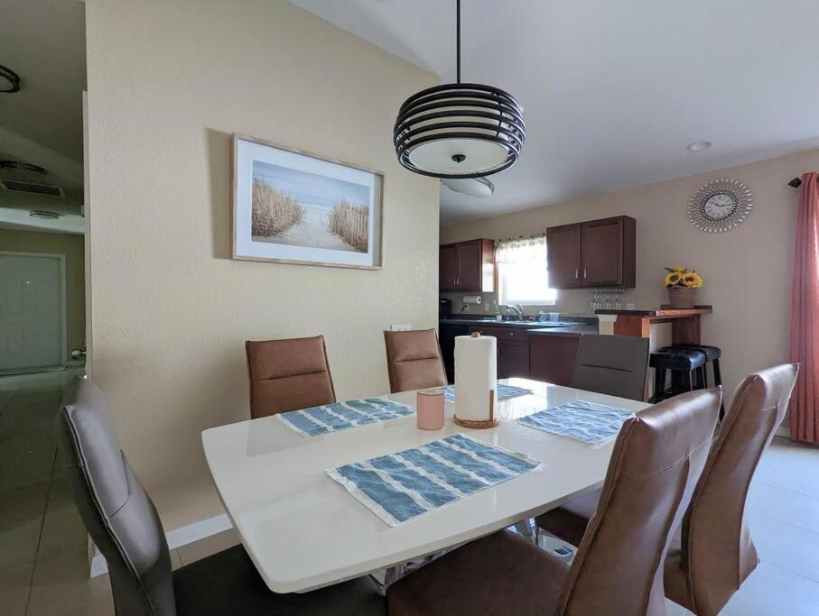 3Bed & 2Bath Property Couple Minutes From Siesta Key Beach & Downtown Sarasota Ngoại thất bức ảnh