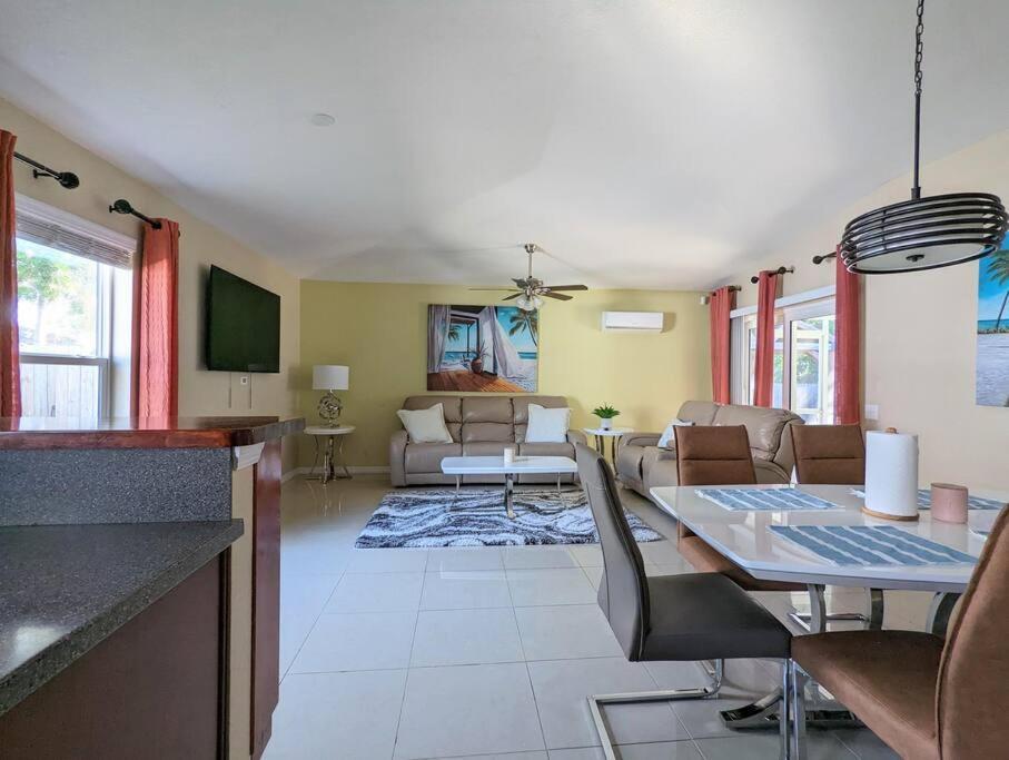 3Bed & 2Bath Property Couple Minutes From Siesta Key Beach & Downtown Sarasota Ngoại thất bức ảnh