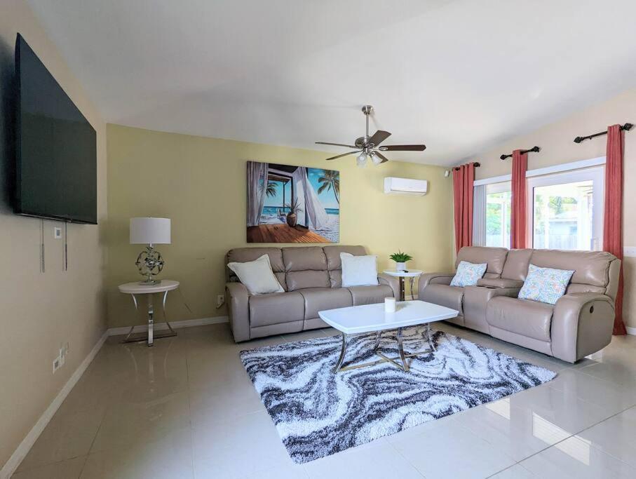 3Bed & 2Bath Property Couple Minutes From Siesta Key Beach & Downtown Sarasota Ngoại thất bức ảnh