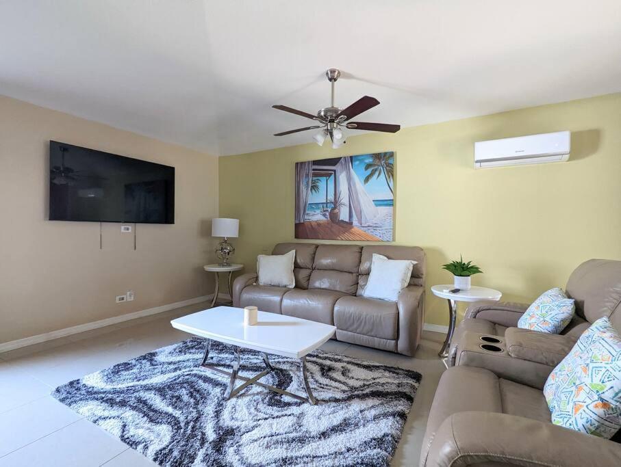 3Bed & 2Bath Property Couple Minutes From Siesta Key Beach & Downtown Sarasota Ngoại thất bức ảnh